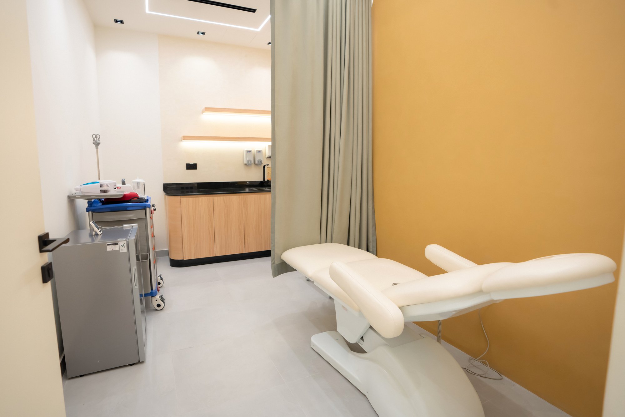 Treatment room inside AAMC Polyclinic in Business Bay